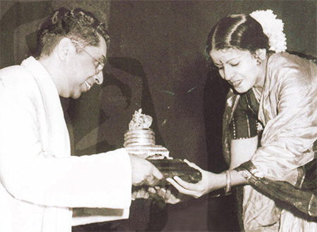 Receiving an award from P.V. Rajamannar, Chief Justice of the Madras High Court